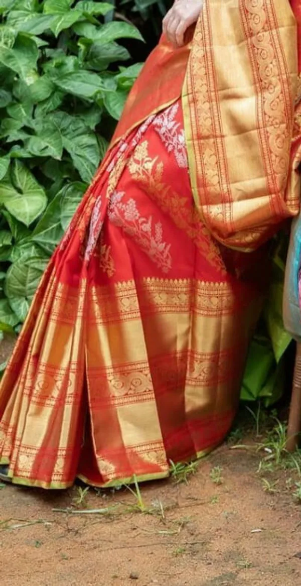 Red_Embellished_Banarasi_Jacquard_Saree_(Red)